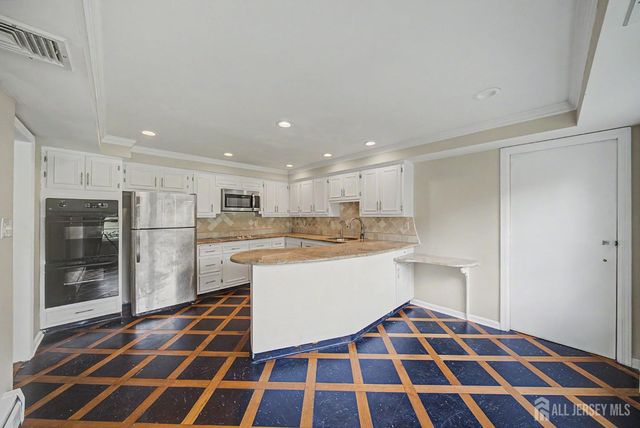 396 New Dover Road, Colonia, NJ 07067