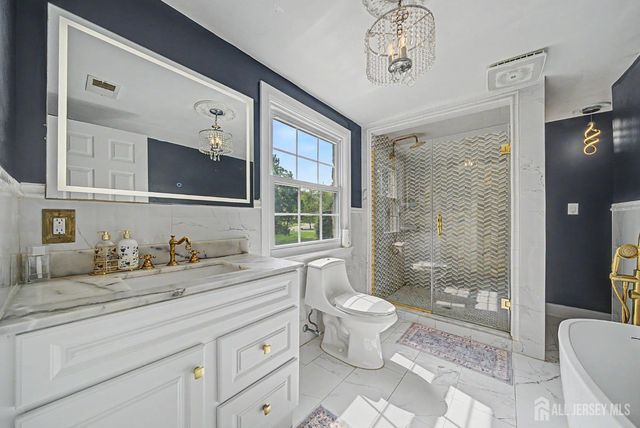 396 New Dover Road, Colonia, NJ 07067