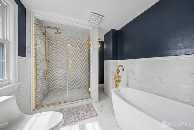 396 New Dover Road, Colonia, NJ 07067