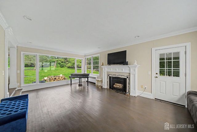 396 New Dover Road, Colonia, NJ 07067