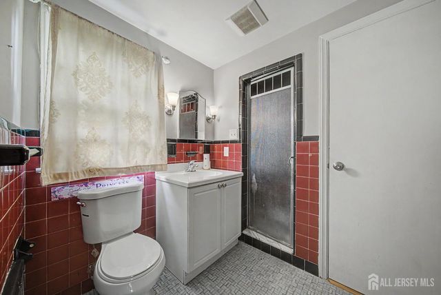 396 New Dover Road, Colonia, NJ 07067
