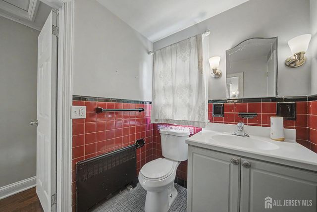 396 New Dover Road, Colonia, NJ 07067
