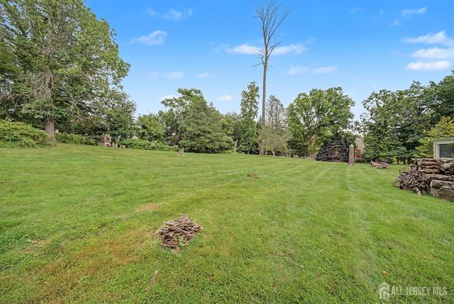 396 New Dover Road, Colonia, NJ 07067