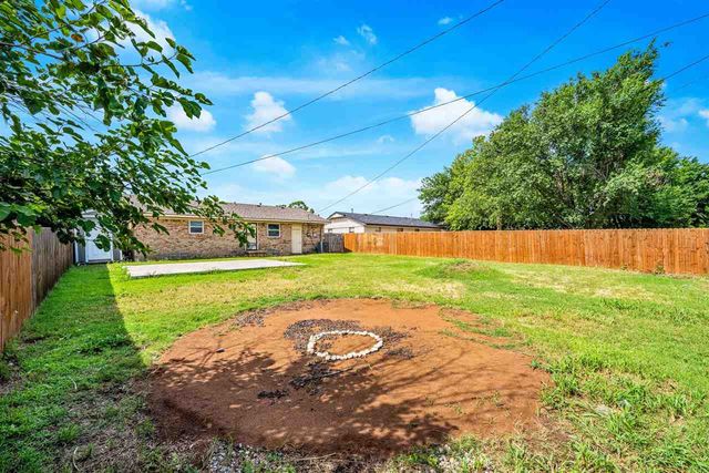 5339 NW Cherry Ave, Lawton, OK 73505