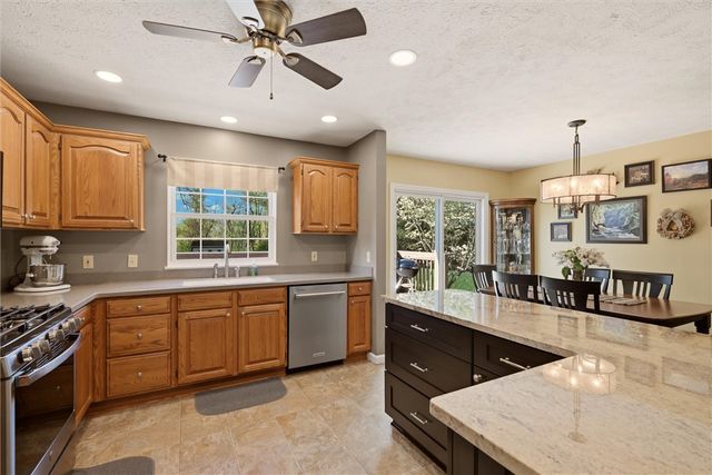 317 Glencove Dr, Allegheny Twp, PA 15068