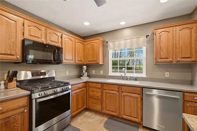 317 Glencove Dr, Allegheny Twp, PA 15068
