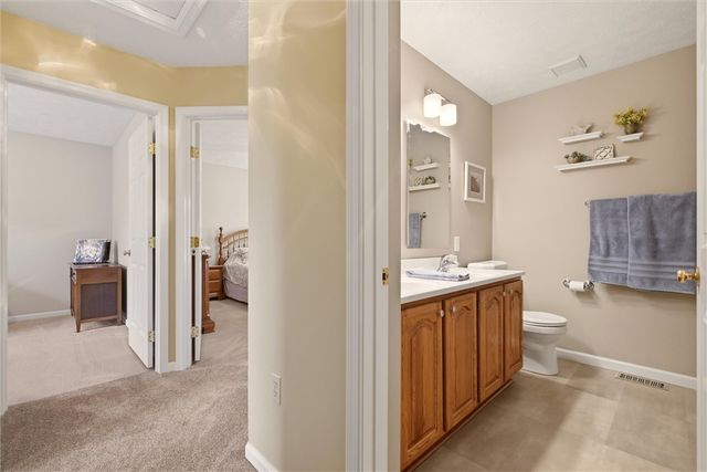 317 Glencove Dr, Allegheny Twp, PA 15068