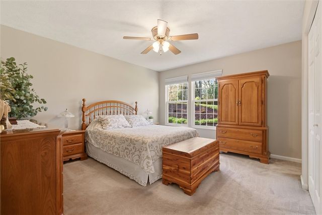 317 Glencove Dr, Allegheny Twp, PA 15068
