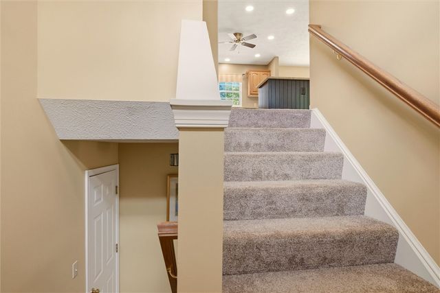 317 Glencove Dr, Allegheny Twp, PA 15068