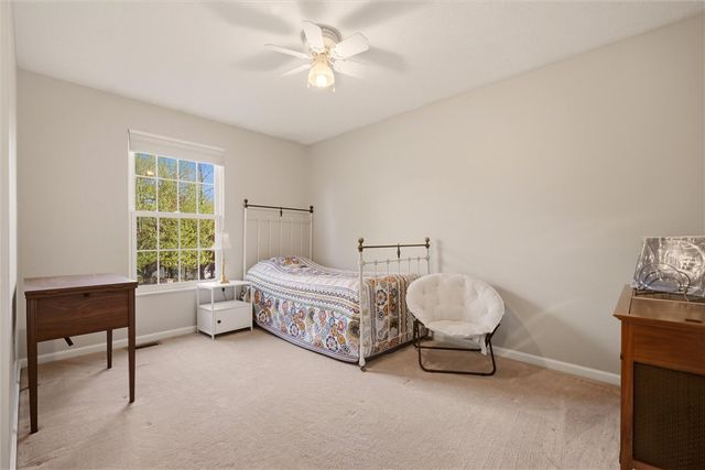 317 Glencove Dr, Allegheny Twp, PA 15068