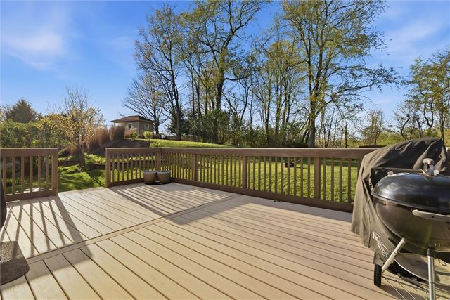317 Glencove Dr, Allegheny Twp, PA 15068