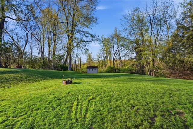 317 Glencove Dr, Allegheny Twp, PA 15068