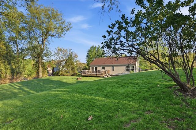 317 Glencove Dr, Allegheny Twp, PA 15068