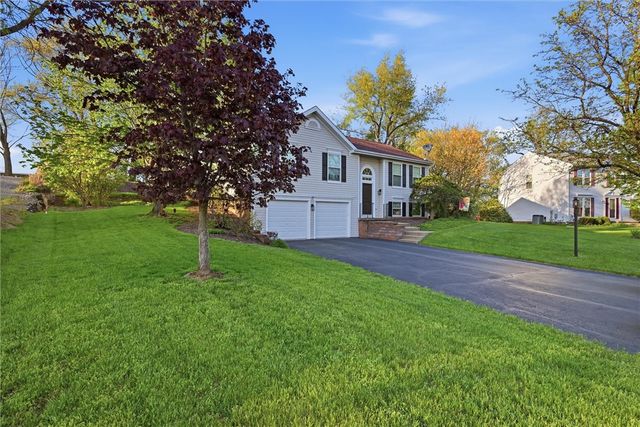 317 Glencove Dr, Allegheny Twp, PA 15068