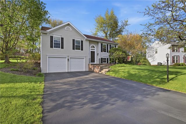 317 Glencove Dr, Allegheny Twp, PA 15068