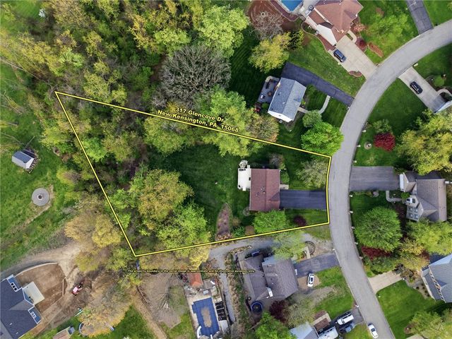 317 Glencove Dr, Allegheny Twp, PA 15068