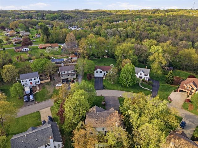 317 Glencove Dr, Allegheny Twp, PA 15068