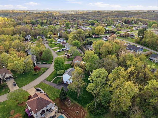 317 Glencove Dr, Allegheny Twp, PA 15068