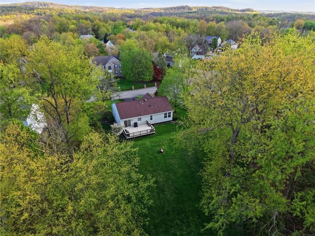 317 Glencove Dr, Allegheny Twp, PA 15068