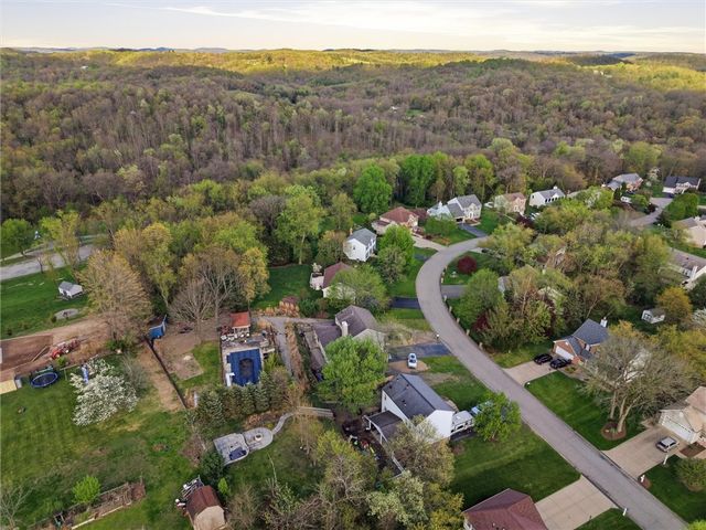 317 Glencove Dr, Allegheny Twp, PA 15068