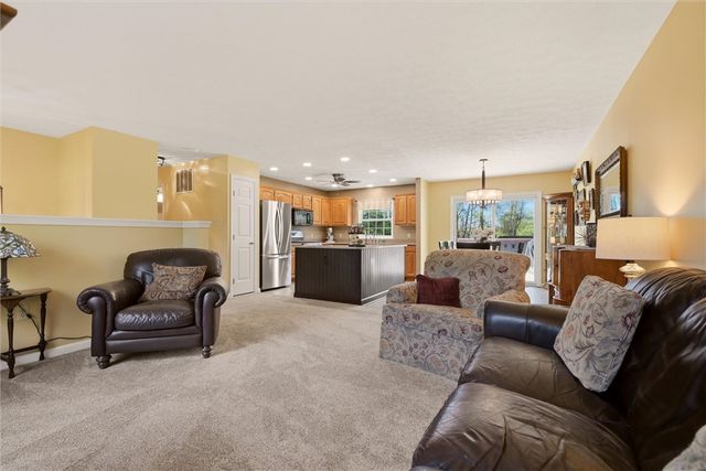 317 Glencove Dr, Allegheny Twp, PA 15068