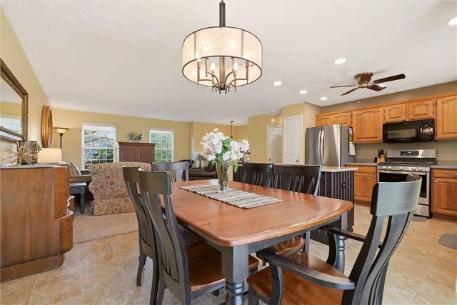 317 Glencove Dr, Allegheny Twp, PA 15068