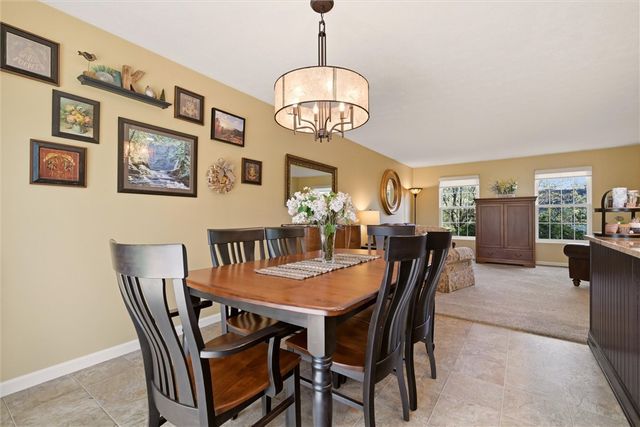 317 Glencove Dr, Allegheny Twp, PA 15068