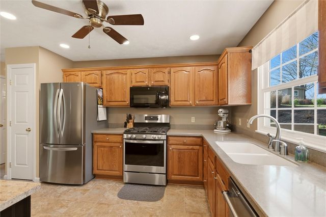 317 Glencove Dr, Allegheny Twp, PA 15068
