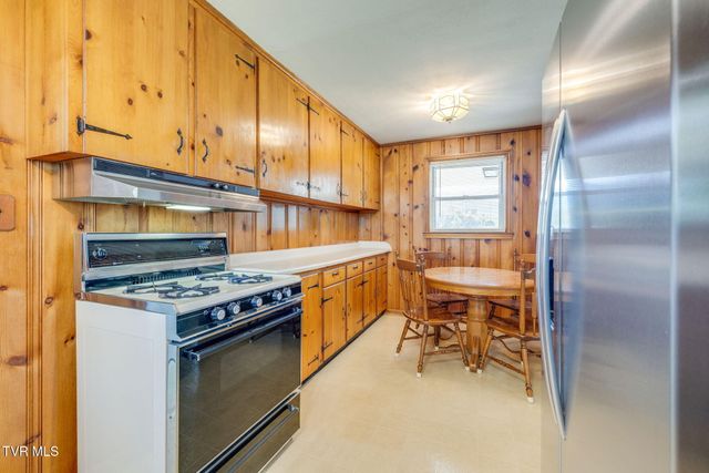 124 Tall Oak Circle, Johnson City, TN 37601
