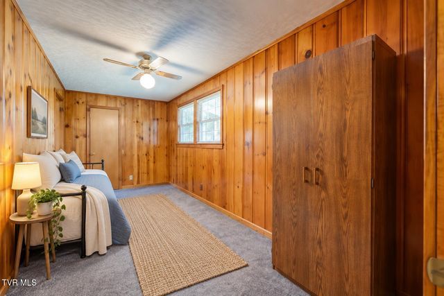 124 Tall Oak Circle, Johnson City, TN 37601