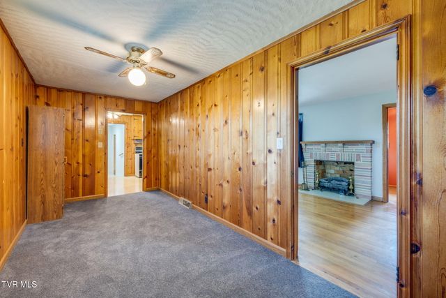 124 Tall Oak Circle, Johnson City, TN 37601