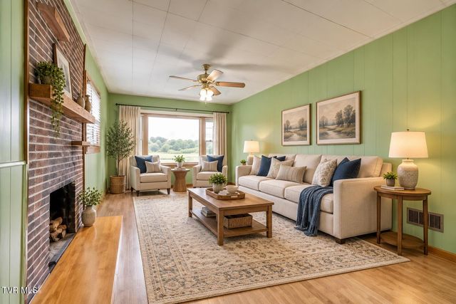 124 Tall Oak Circle, Johnson City, TN 37601