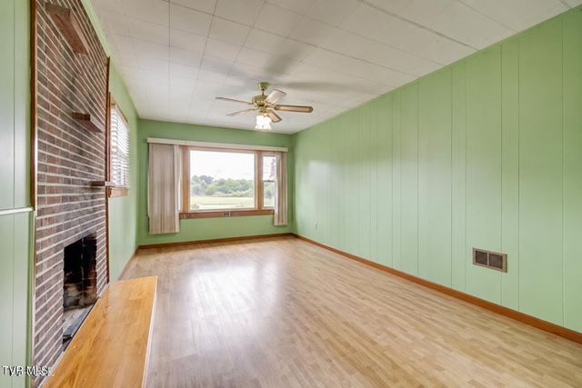 124 Tall Oak Circle, Johnson City, TN 37601