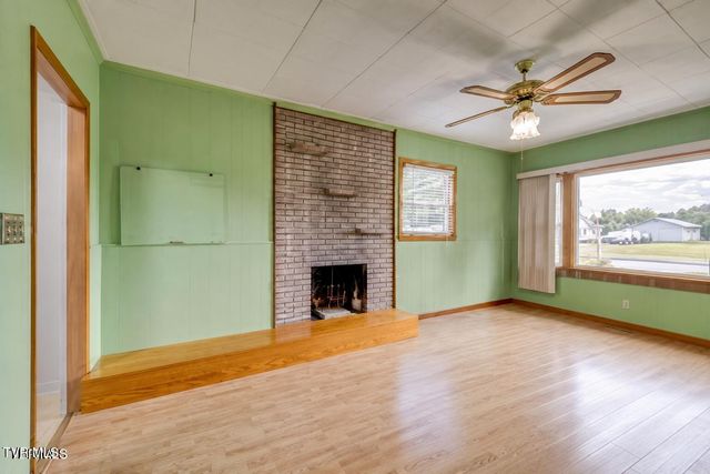 124 Tall Oak Circle, Johnson City, TN 37601