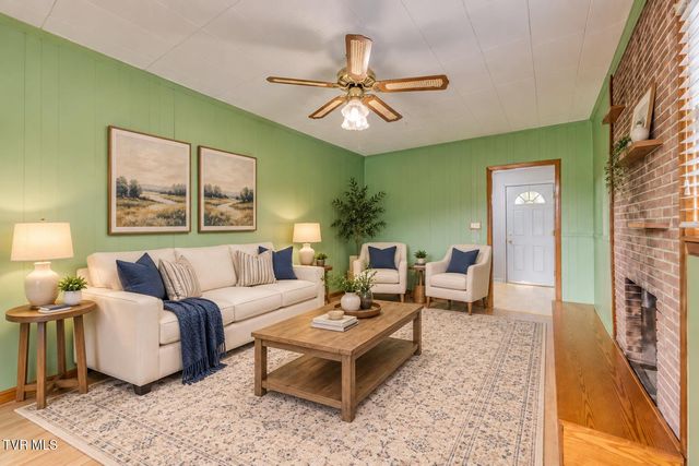 124 Tall Oak Circle, Johnson City, TN 37601