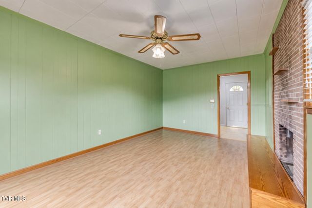 124 Tall Oak Circle, Johnson City, TN 37601