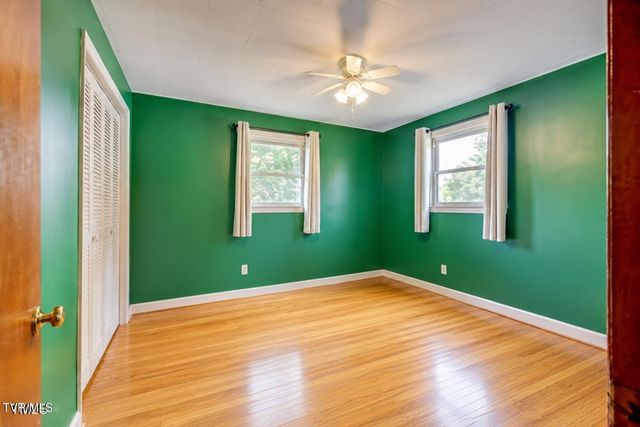 124 Tall Oak Circle, Johnson City, TN 37601