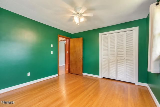 124 Tall Oak Circle, Johnson City, TN 37601