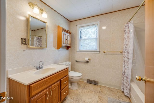 124 Tall Oak Circle, Johnson City, TN 37601