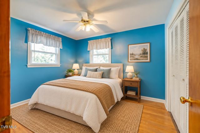 124 Tall Oak Circle, Johnson City, TN 37601
