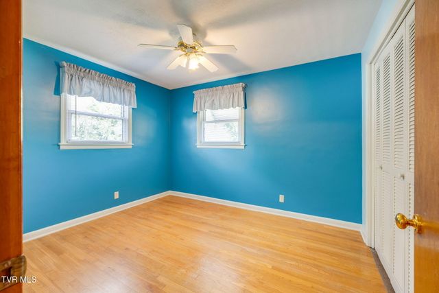 124 Tall Oak Circle, Johnson City, TN 37601
