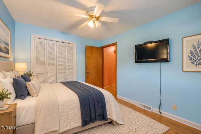 124 Tall Oak Circle, Johnson City, TN 37601