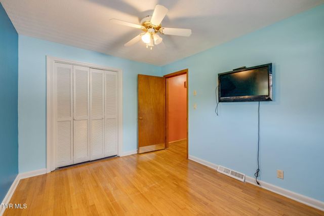 124 Tall Oak Circle, Johnson City, TN 37601