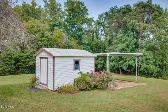 124 Tall Oak Circle, Johnson City, TN 37601