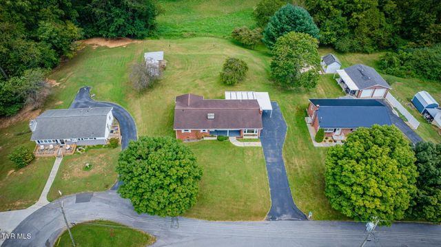 124 Tall Oak Circle, Johnson City, TN 37601