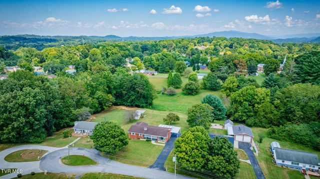 124 Tall Oak Circle, Johnson City, TN 37601