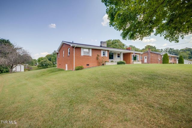 124 Tall Oak Circle, Johnson City, TN 37601