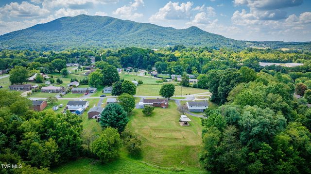 124 Tall Oak Circle, Johnson City, TN 37601