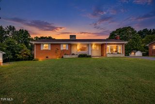 124 Tall Oak Circle, Johnson City, TN 37601
