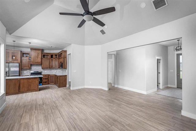 280 Mountain Ridge Pl, Lawton, OK 73507